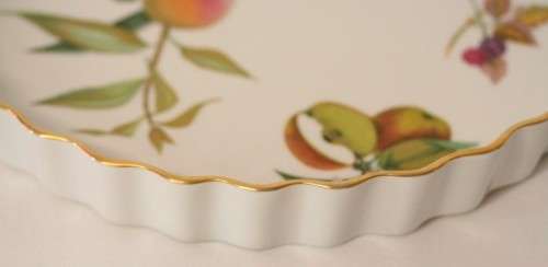 A fantastic large (26cm) Royal Worcester "Evesham" oven to table ware dish.