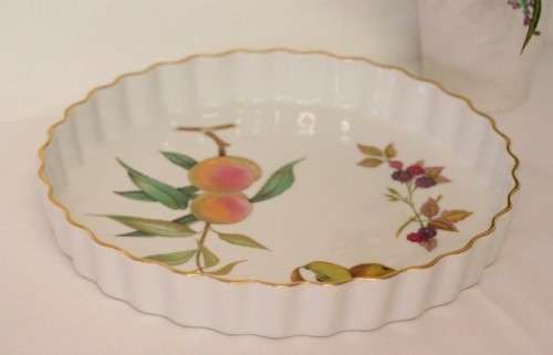 A fantastic large (26cm) Royal Worcester "Evesham" oven to table ware dish.