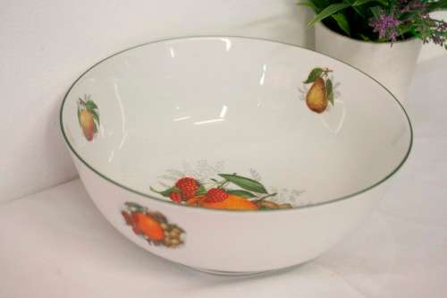 A fantastic vintage German made Wiesenthal (Paradise Valley) porcelain veggie bowl