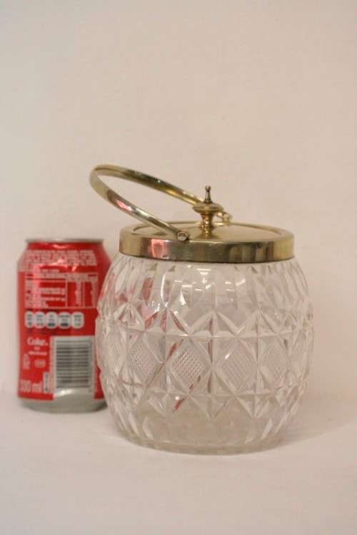 An awesome crystal glass ice bucket w an EPNS handle & lid - ideal for a whisky tray,drinks cabinet