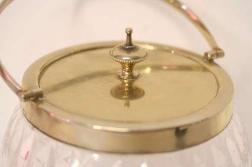 An awesome crystal glass ice bucket w an EPNS handle & lid - ideal for a whisky tray,drinks cabinet