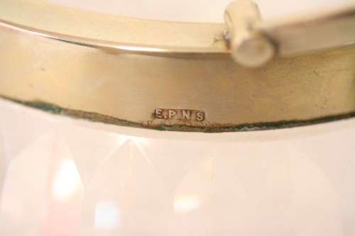 An awesome crystal glass ice bucket w an EPNS handle & lid - ideal for a whisky tray,drinks cabinet