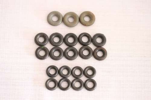 **RS17** Awesome collection of 21x assorted Dinky Toys car & truck (replacement) tyres - 3x sizes