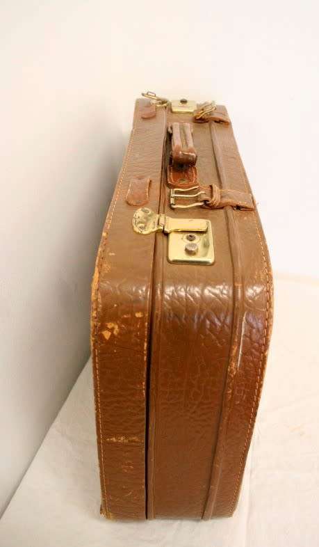 **RS17** An awesome vintage brown suitcase w/ brass buckles - ideal for extra storage in the house