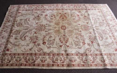 A fantastic large (2.46m x 1.64m) traditional pure wool Chobi Persian carpet - great livingroom size