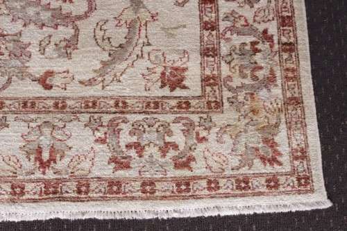 A fantastic large (2.46m x 1.64m) traditional pure wool Chobi Persian carpet - great livingroom size