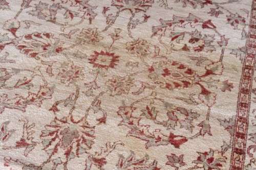 A fantastic large (2.46m x 1.64m) traditional pure wool Chobi Persian carpet - great livingroom size