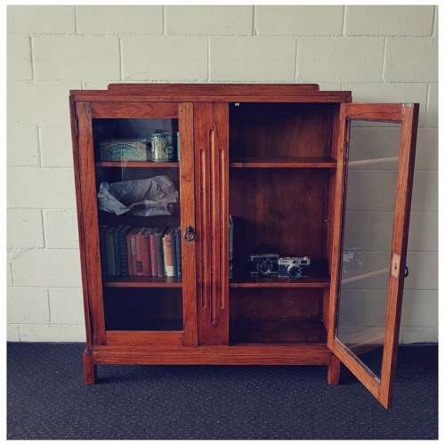 A wonderful Art Deco vintage oak display/ show cabinet with glass doors and carved detailing!
