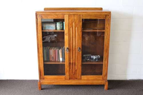A wonderful Art Deco vintage oak display/ show cabinet with glass doors and carved detailing!