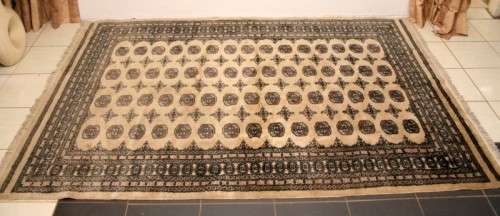A superb and rare beige Iranian Turkomen Persian carpet (2.02m x 3.13m) in beautiful condition