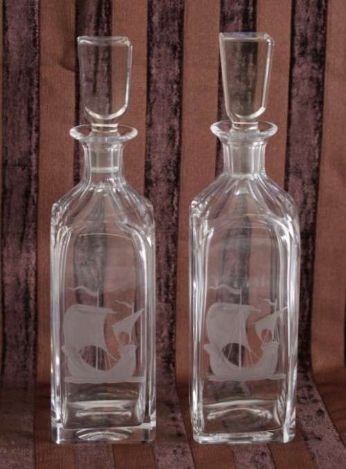 **RS17** An original Swedish Kosta crystal decanter w/ engraved sailing ships in stunning condition