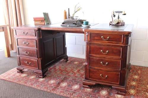 A magnificent vintage Georgian-style Rosewood 10-drawer partners desk w carved detailing - STUNNING!