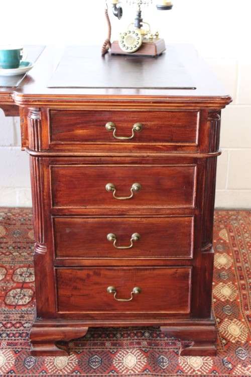 A magnificent vintage Georgian-style Rosewood 10-drawer partners desk w carved detailing - STUNNING!