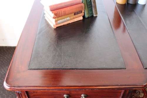 A magnificent vintage Georgian-style Rosewood 10-drawer partners desk w carved detailing - STUNNING!