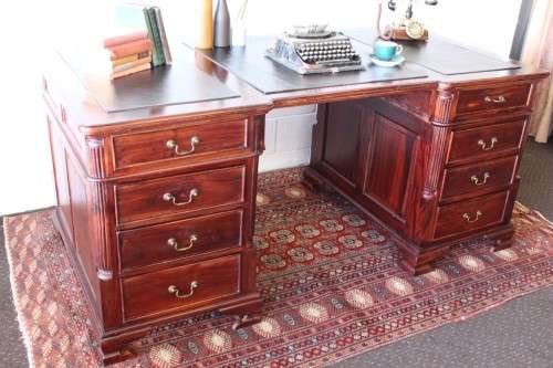 A magnificent vintage Georgian-style Rosewood 10-drawer partners desk w carved detailing - STUNNING!