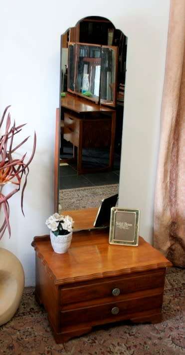 **RS17** A vintage Imbuia scalloped edge Cheval dressing table w a dressing mirror and two drawers