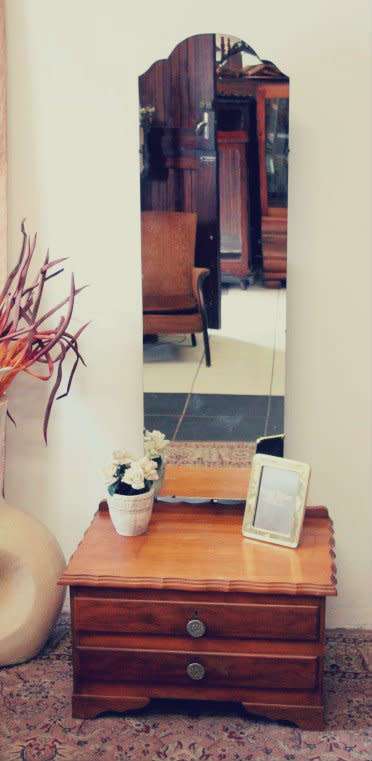 **RS17** A vintage Imbuia scalloped edge Cheval dressing table w a dressing mirror and two drawers