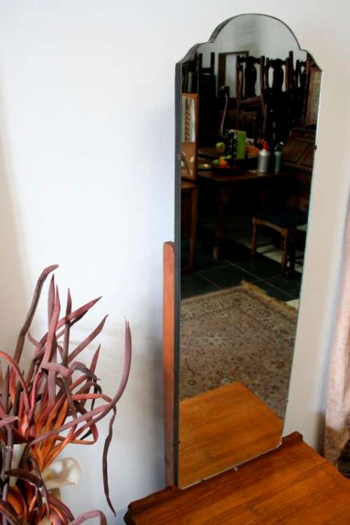 **RS17** A vintage Imbuia scalloped edge Cheval dressing table w a dressing mirror and two drawers