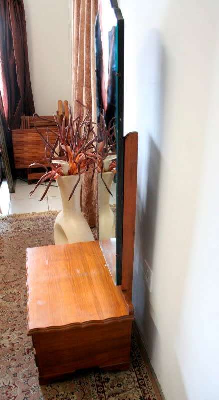 **RS17** A vintage Imbuia scalloped edge Cheval dressing table w a dressing mirror and two drawers