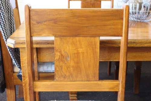 **RS17** A vintage 6-seater Oak dining suite w/ large farmhouse table & 6x Oak dining chairs