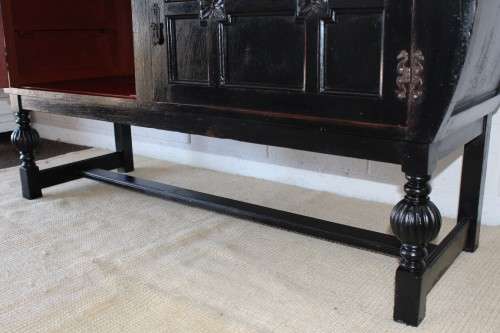 **RS17_Clearance** Gorgeous black Oriental sideboard/ buffet w/ styled handles & hinges & cupboards