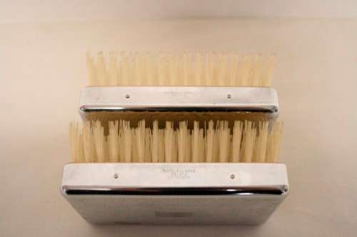 **RS17** A stunning Chromium plated, made in England gentlemans vanity/clothes brush set in a pouch.