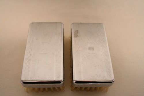 **RS17** A stunning Chromium plated, made in England gentlemans vanity/clothes brush set in a pouch.