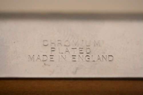 **RS17** A stunning Chromium plated, made in England gentlemans vanity/clothes brush set in a pouch.