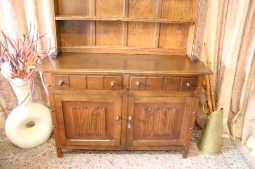 **RS17** An awesome vintage Oak traditional Welsh side server w/ loads of drawers and cupboard space