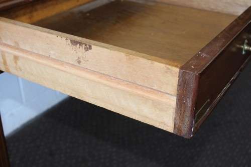 **RS17** A mahogany Regency-style ladies desk/ console table w/ wooden inlays & fluted legs!!