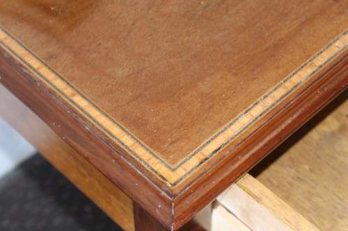 **RS17** A mahogany Regency-style ladies desk/ console table w/ wooden inlays & fluted legs!!