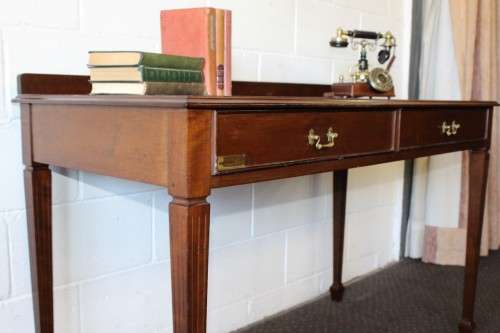 **RS17** A mahogany Regency-style ladies desk/ console table w/ wooden inlays & fluted legs!!