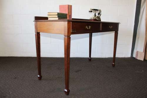 **RS17** A mahogany Regency-style ladies desk/ console table w/ wooden inlays & fluted legs!!