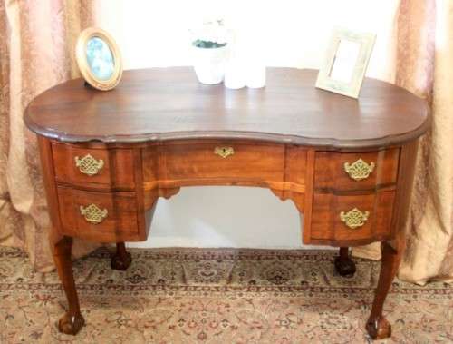 An exquisite vintage solid Imbuia ball & claw dressing table w five drawers & ornate brass handles