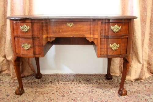 An exquisite vintage solid Imbuia ball & claw dressing table w five drawers & ornate brass handles