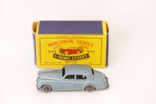 **RS17** Original vintage (c1958) Matchbox No. 44a blue Rolls-Royce Silver Cloud die-cast model car