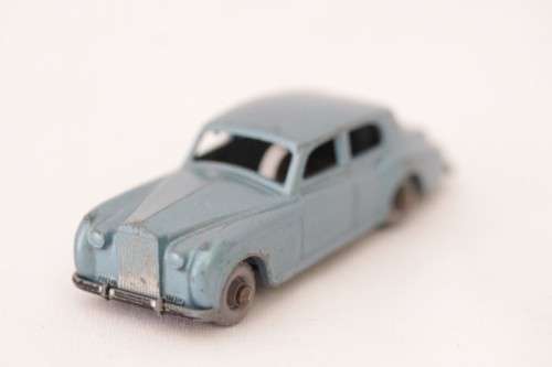 **RS17** Original vintage (c1958) Matchbox No. 44a blue Rolls-Royce Silver Cloud die-cast model car
