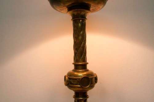 A magnificent tall decorative brass table lamp with a shade; Stunning in all living areas!