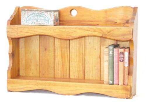 **RS17** A stunning solid oregon wall shelf/ display shelf/ book shelf in awesome condition