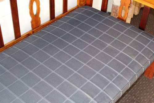 A very charming 3-seater solid Oregon daybed with an upholstered cushion - perfect for sun room!