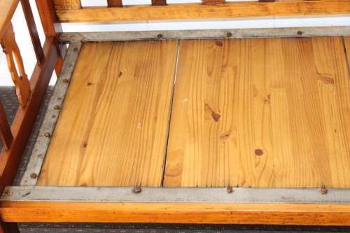 A very charming 3-seater solid Oregon daybed with an upholstered cushion - perfect for sun room!