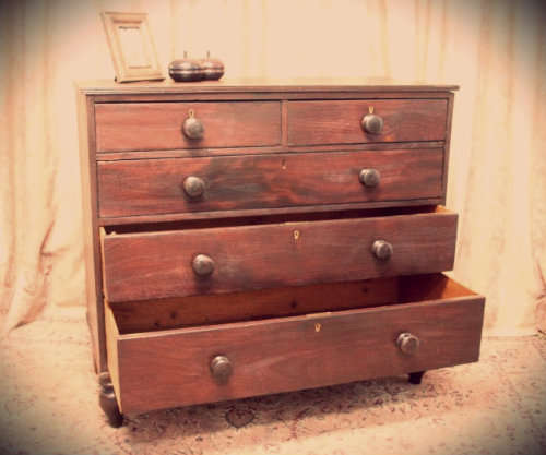 **RS17** A stylish vintage Teak 5-drawer (two over three) chest of drawers with round wood handles