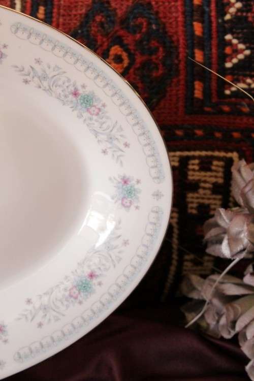 A gorgeous set of four assorted oval food platters in great condition - no chips or cracks