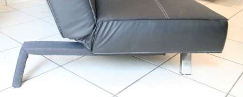 **RS17_Clearance** A fantastic & extremely well made (1.8m long) faux leather sleeper couch