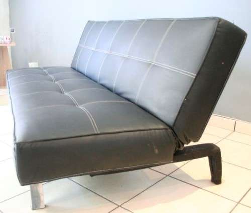 **RS17_Clearance** A fantastic & extremely well made (1.8m long) faux leather sleeper couch