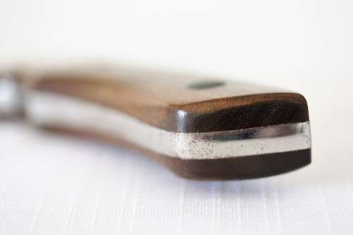 **RS17** A hand made "Buizz" hunting knife w/ brass embellishments - perfect gift 4 any collector