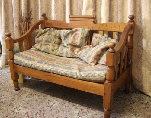 **RS17** 2 awesome and well-made oregon two seater bench with cushions. bid/bench