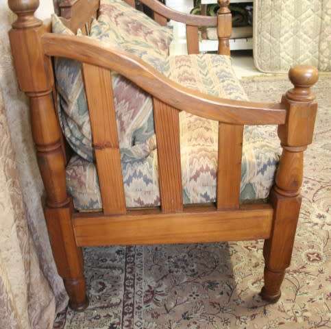 **RS17** 2 awesome and well-made oregon two seater bench with cushions. bid/bench
