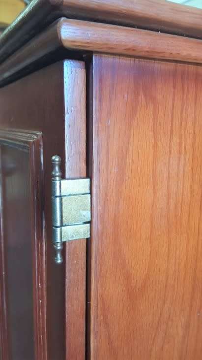 **RS17** An awesome double door mahogany coffee station cabinet - ideal for a lodge or B&B