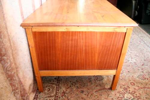 **RD17** A beautiful vintage 6-drawer Oak knee-hole desk with a large work surface.